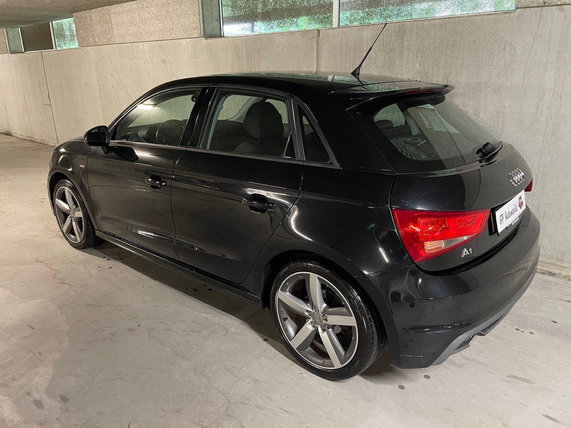 AUDI 1.2 TFSI Admired S-Line-showroom-element-2