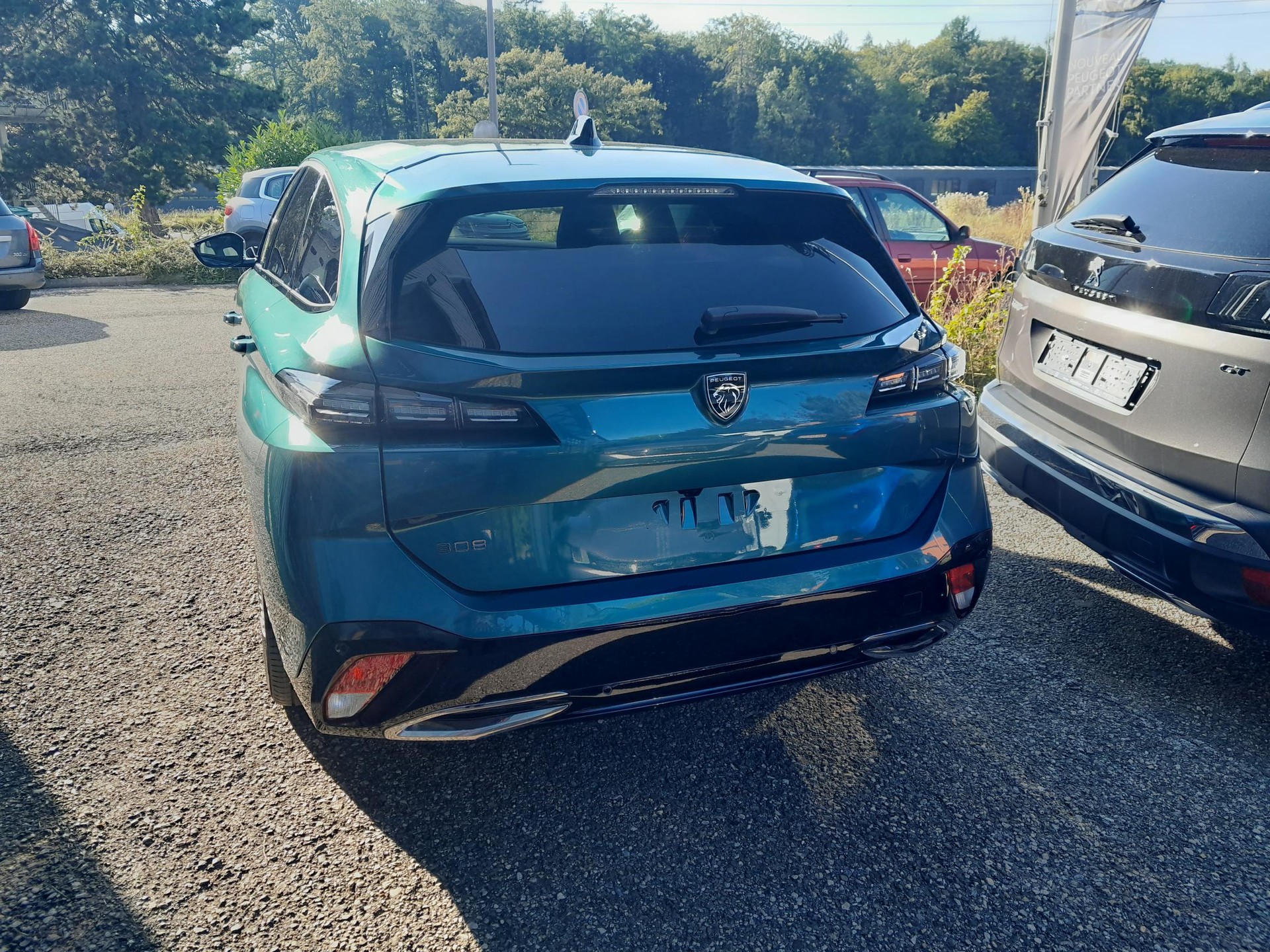 PEUGEOT 308 SW 1.2 Pure Tech Allure EAT8-image-4