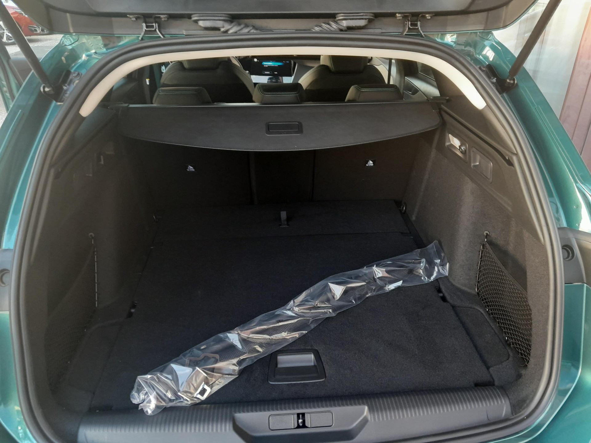 PEUGEOT 308 SW 1.2 Pure Tech Allure EAT8-image-5