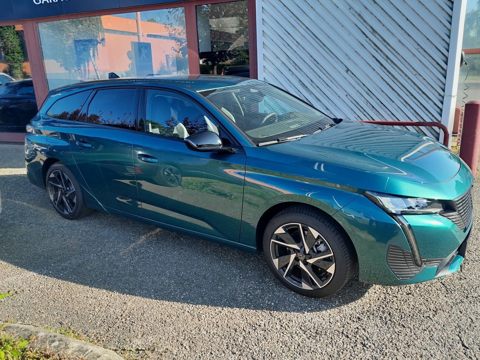 PEUGEOT 308 SW 1.2 Pure Tech Allure EAT8-image-3