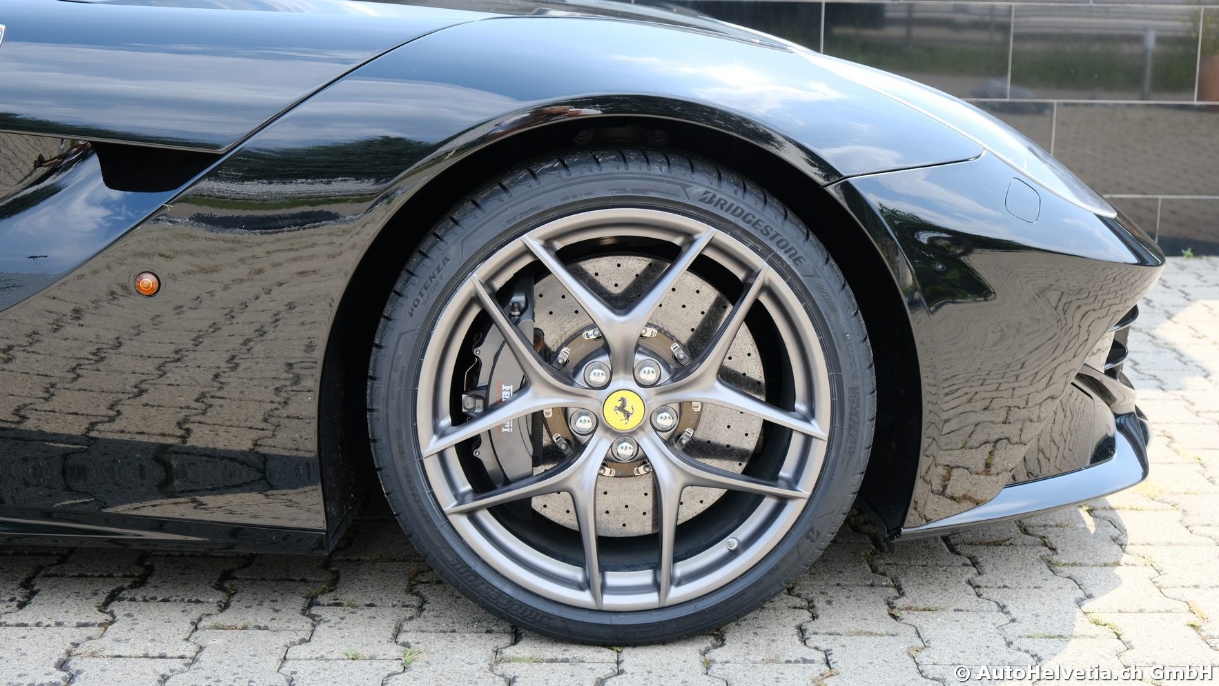 FERRARI F12 Berlinetta-image-8