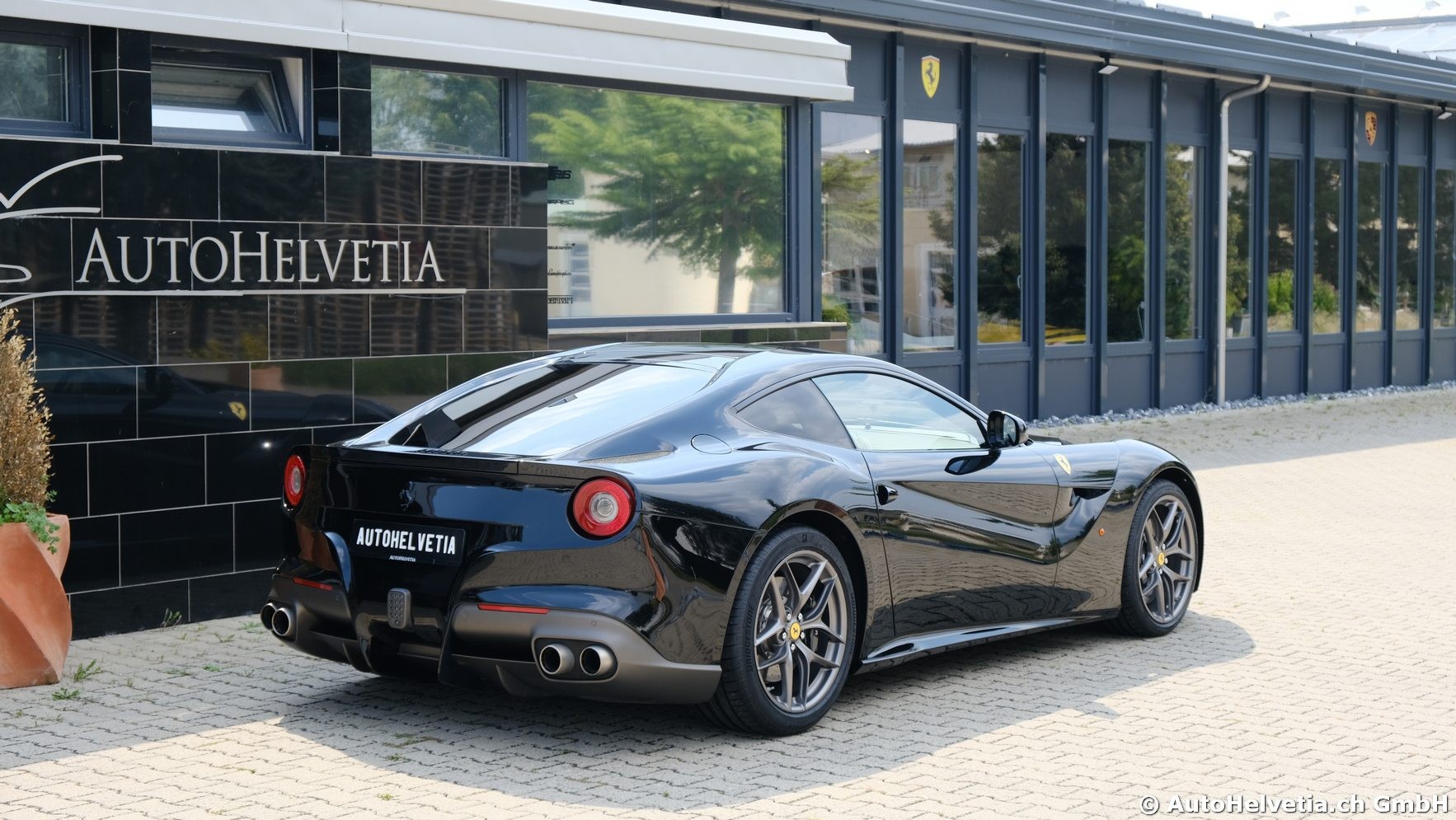 FERRARI F12 Berlinetta-image-22