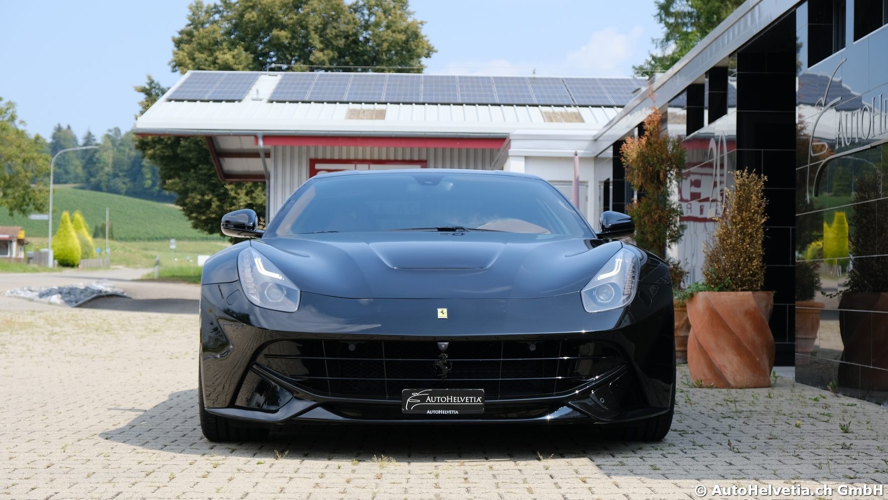 FERRARI F12 Berlinetta-showroom-element-2