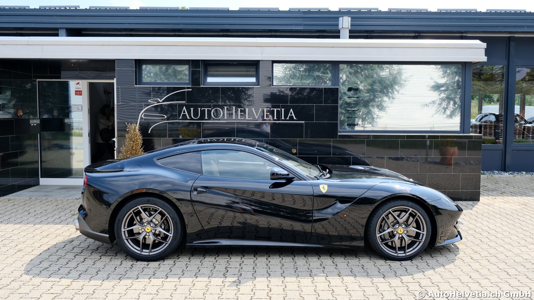 FERRARI F12 Berlinetta-image-23