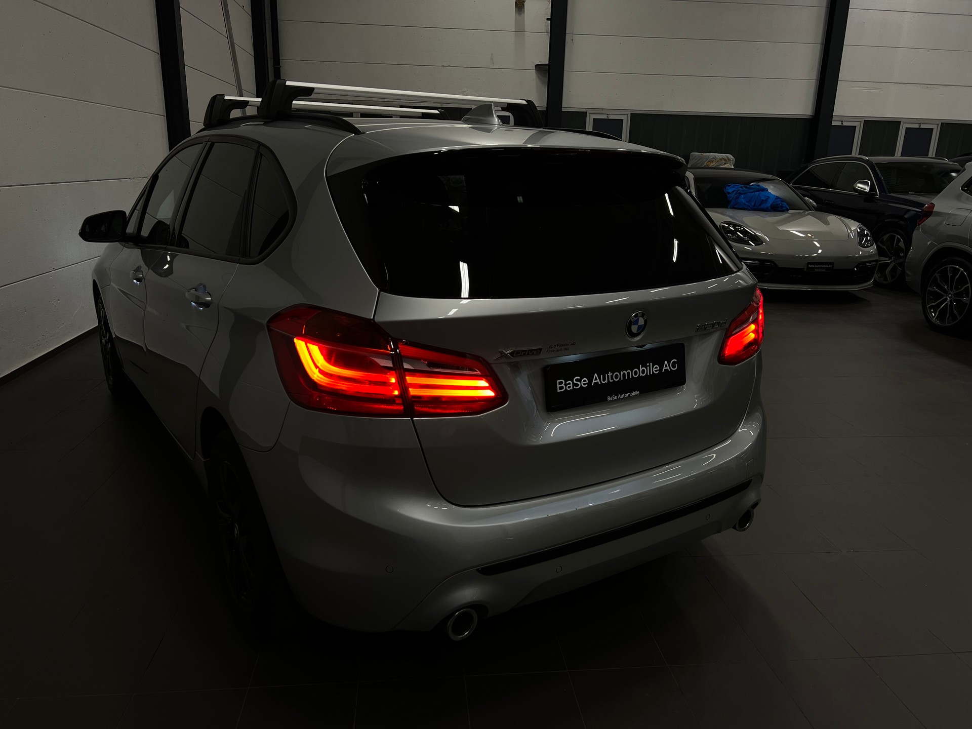BMW 220d xDrive Active Tourer Steptronic Sport Line-image-15