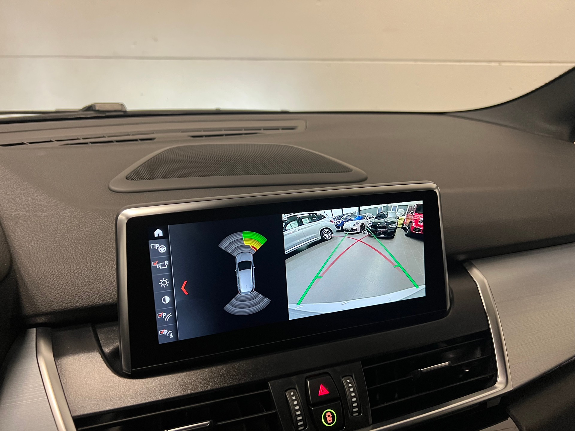 BMW 220d xDrive Active Tourer Steptronic Sport Line-image-26
