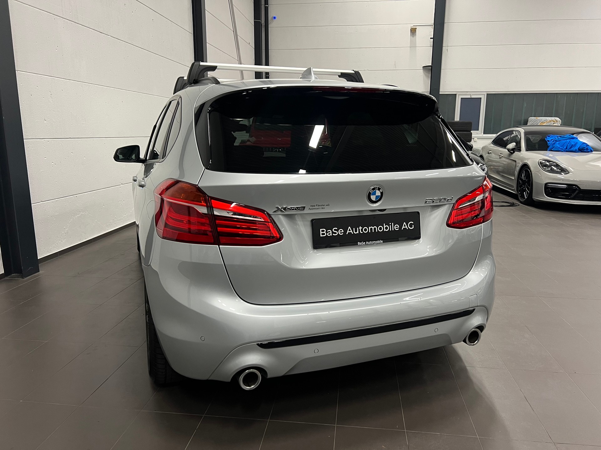 BMW 220d xDrive Active Tourer Steptronic Sport Line-image-14