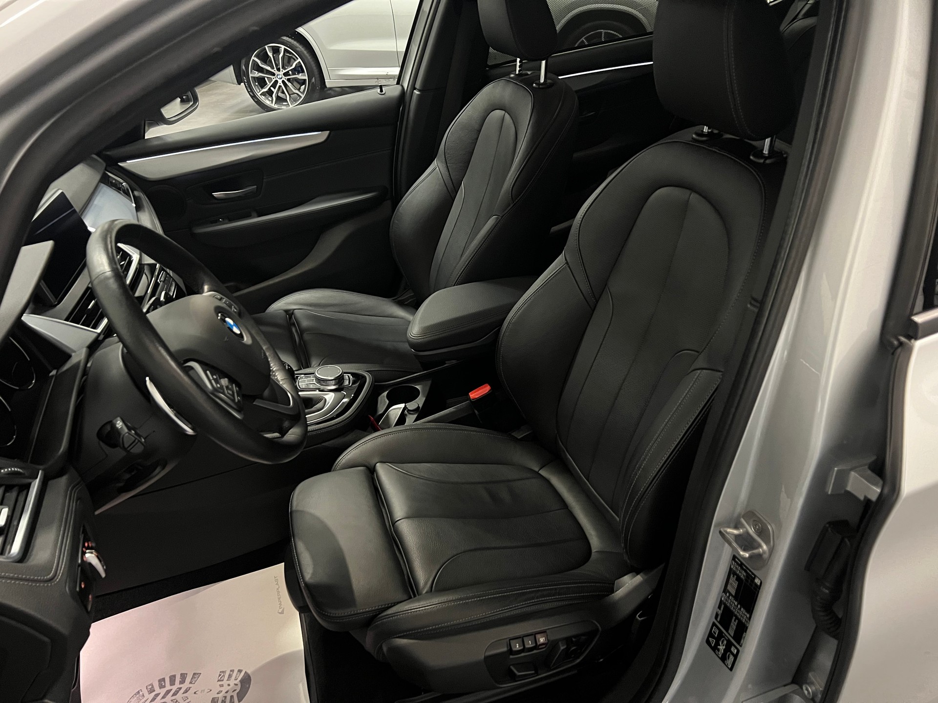 BMW 220d xDrive Active Tourer Steptronic Sport Line-image-17