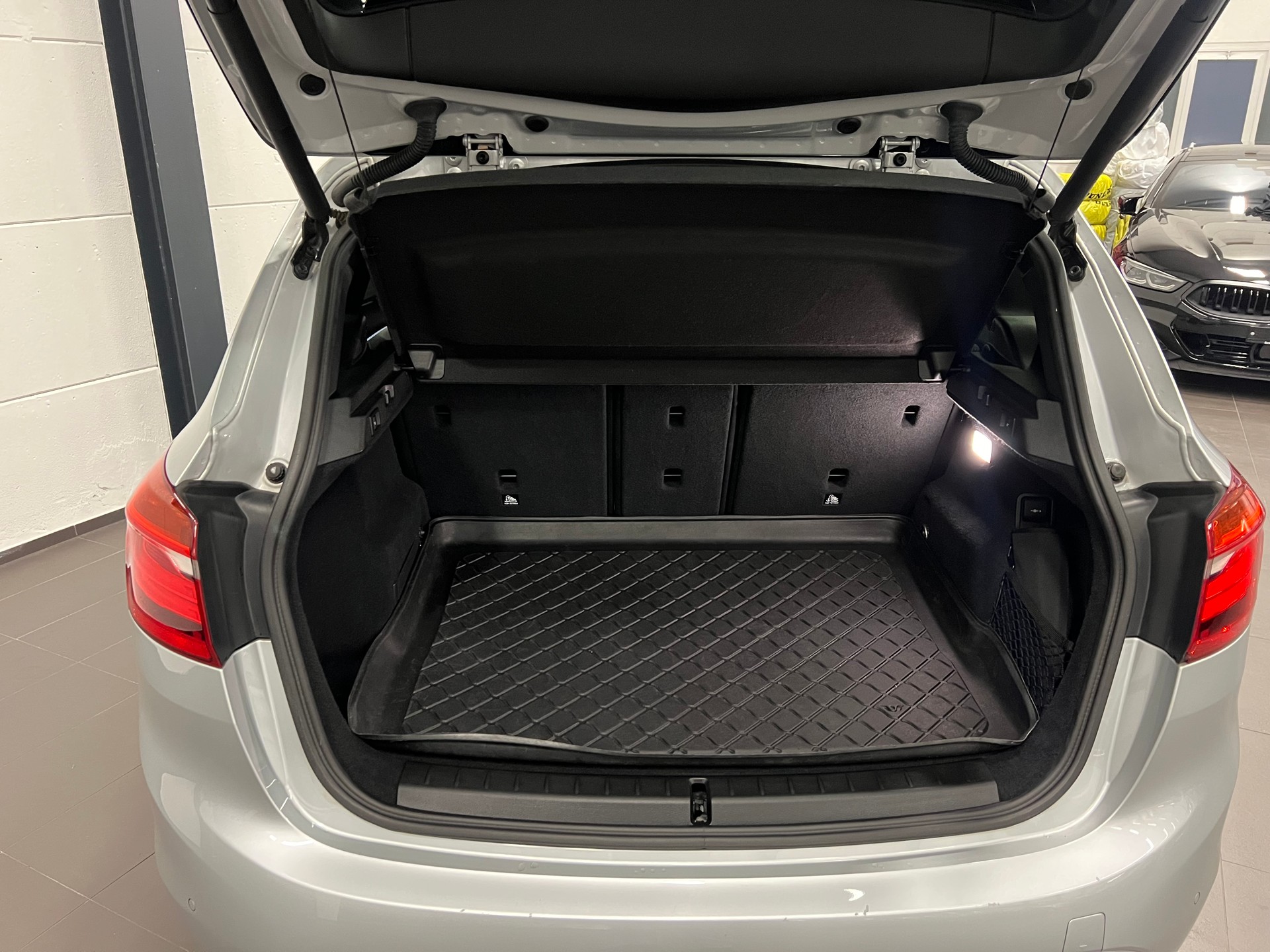 BMW 220d xDrive Active Tourer Steptronic Sport Line-image-23