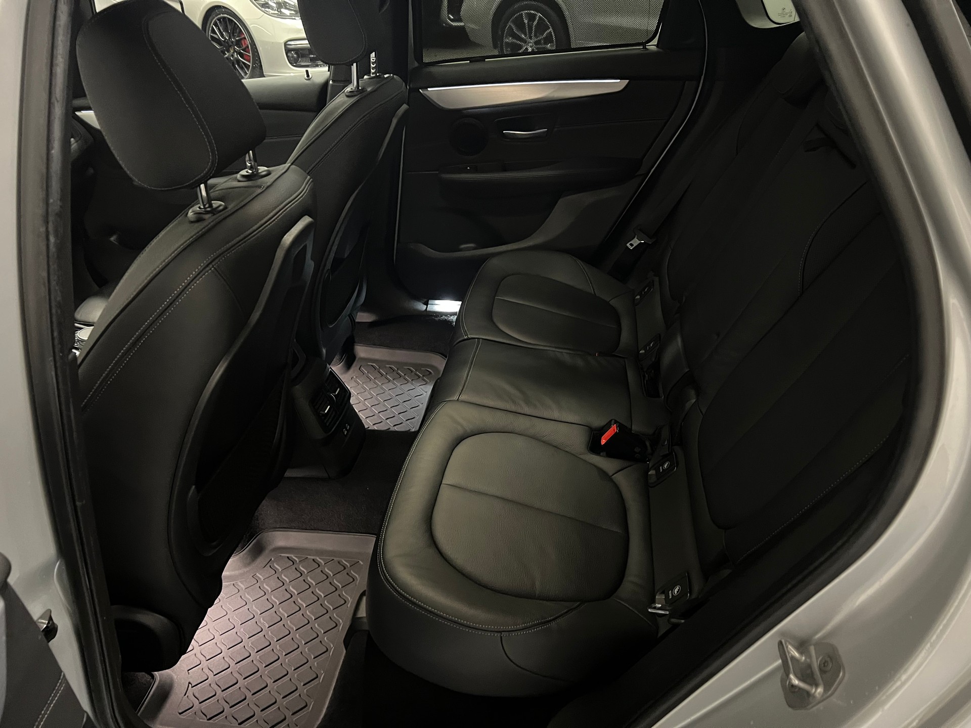 BMW 220d xDrive Active Tourer Steptronic Sport Line-image-22