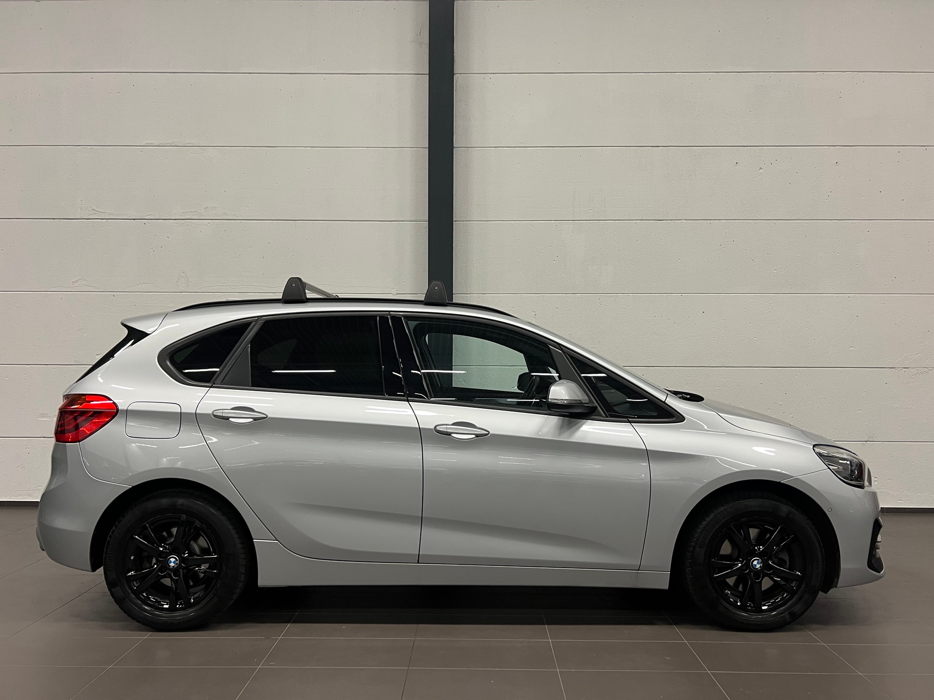 BMW 220d xDrive Active Tourer Steptronic Sport Line-image-9
