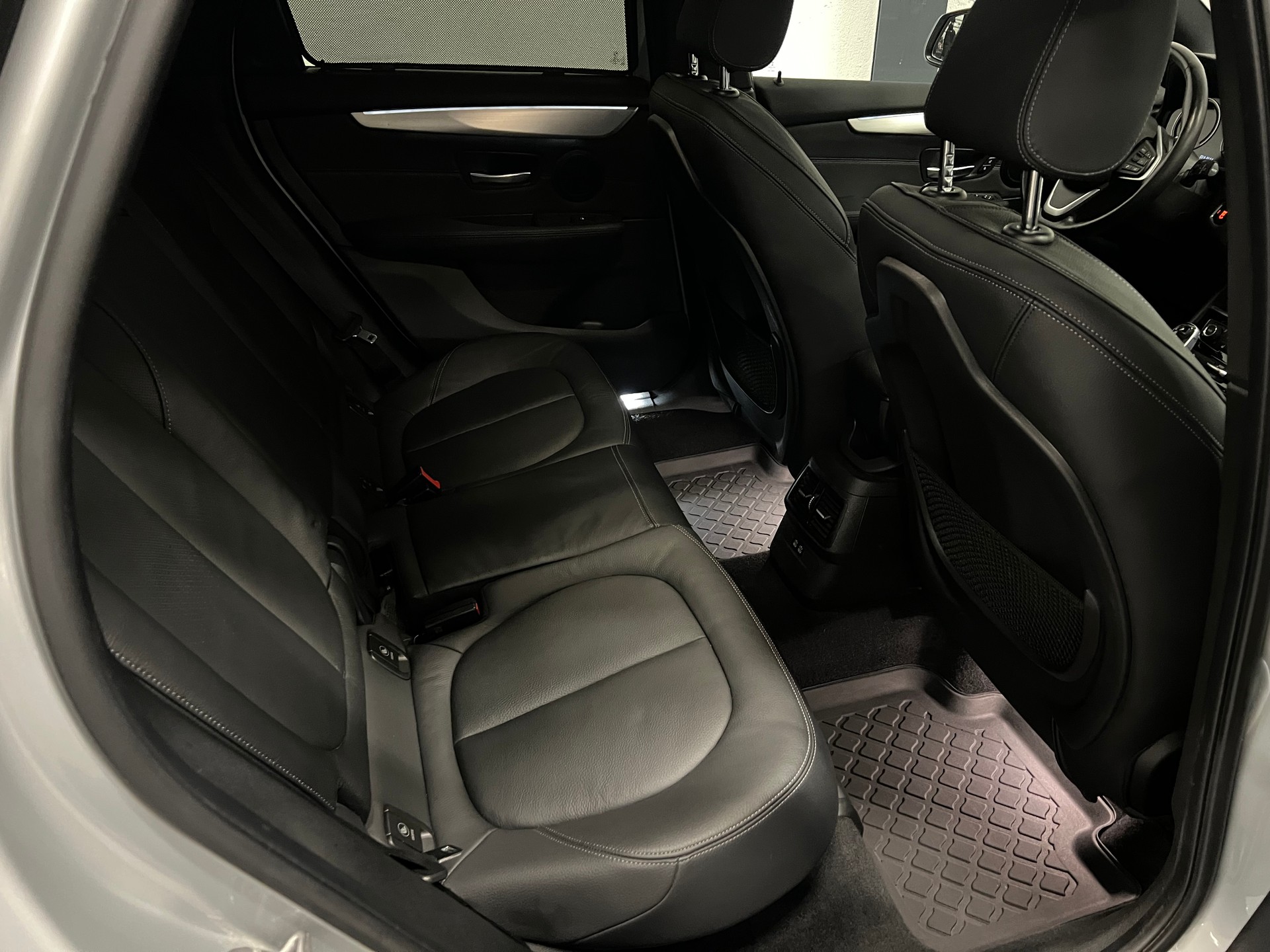 BMW 220d xDrive Active Tourer Steptronic Sport Line-image-21
