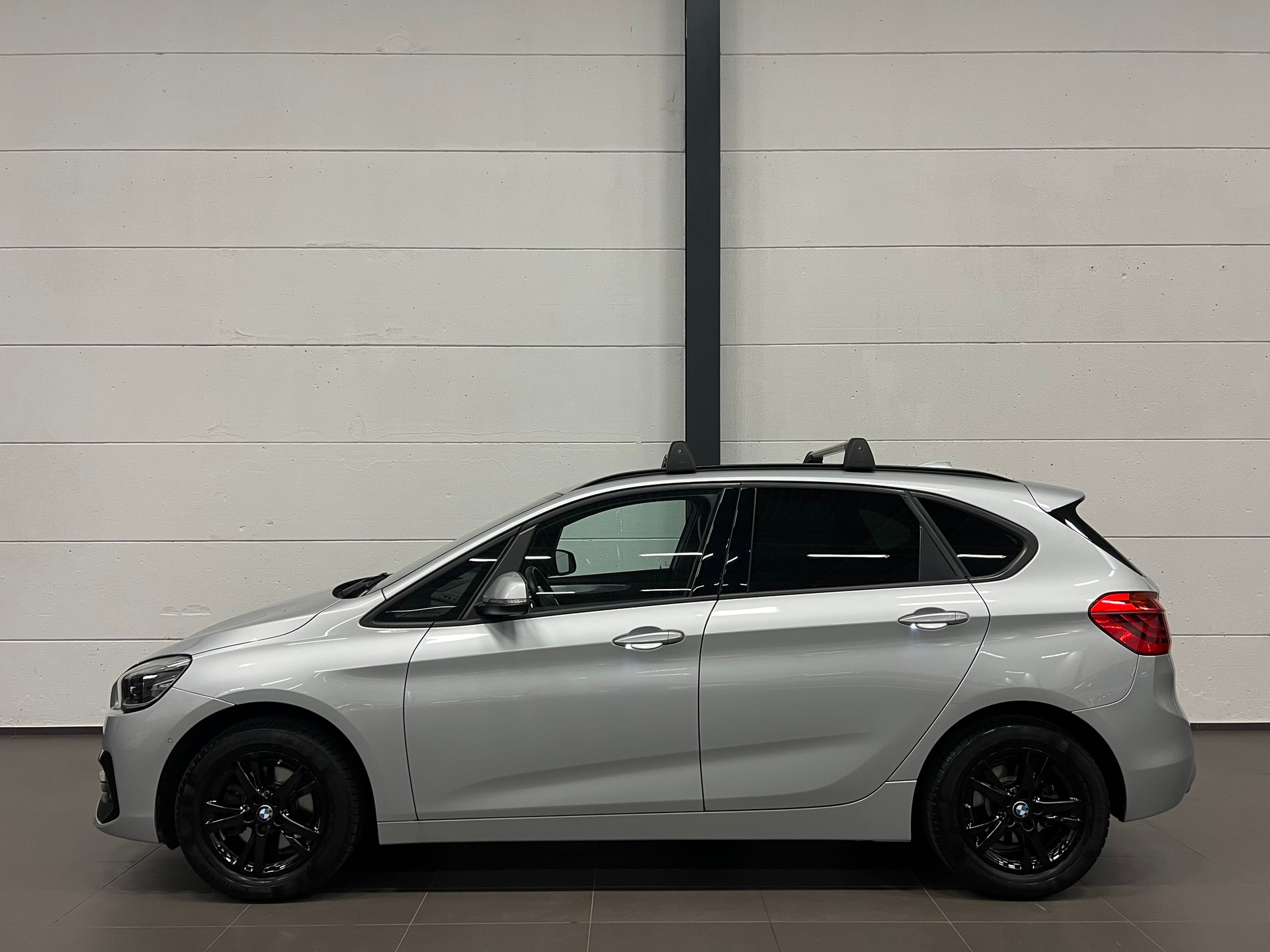 BMW 220d xDrive Active Tourer Steptronic Sport Line-image-8