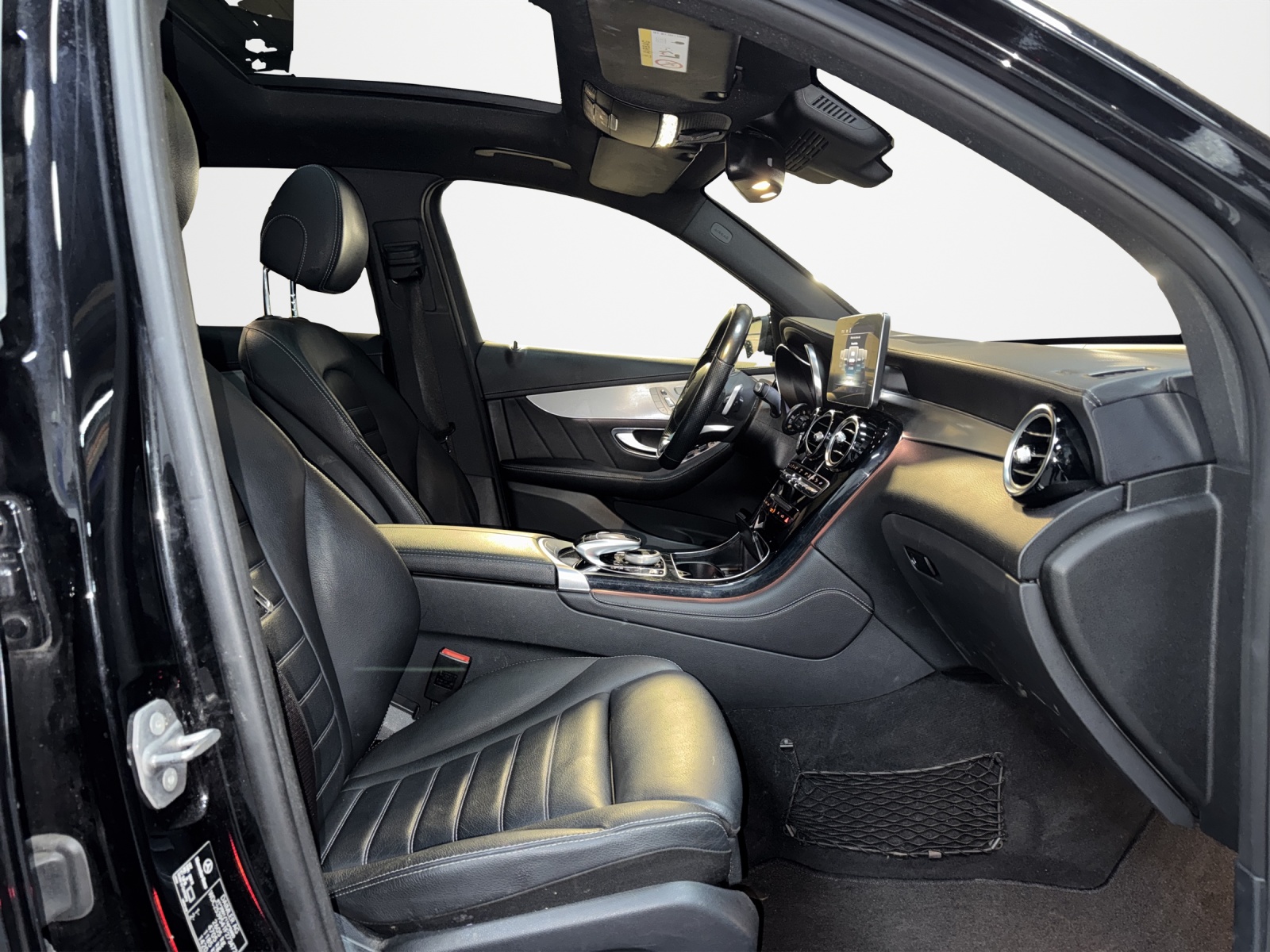 MERCEDES-BENZ GLC 350 e AMG Line 4Matic 7G-Tronic-image-14