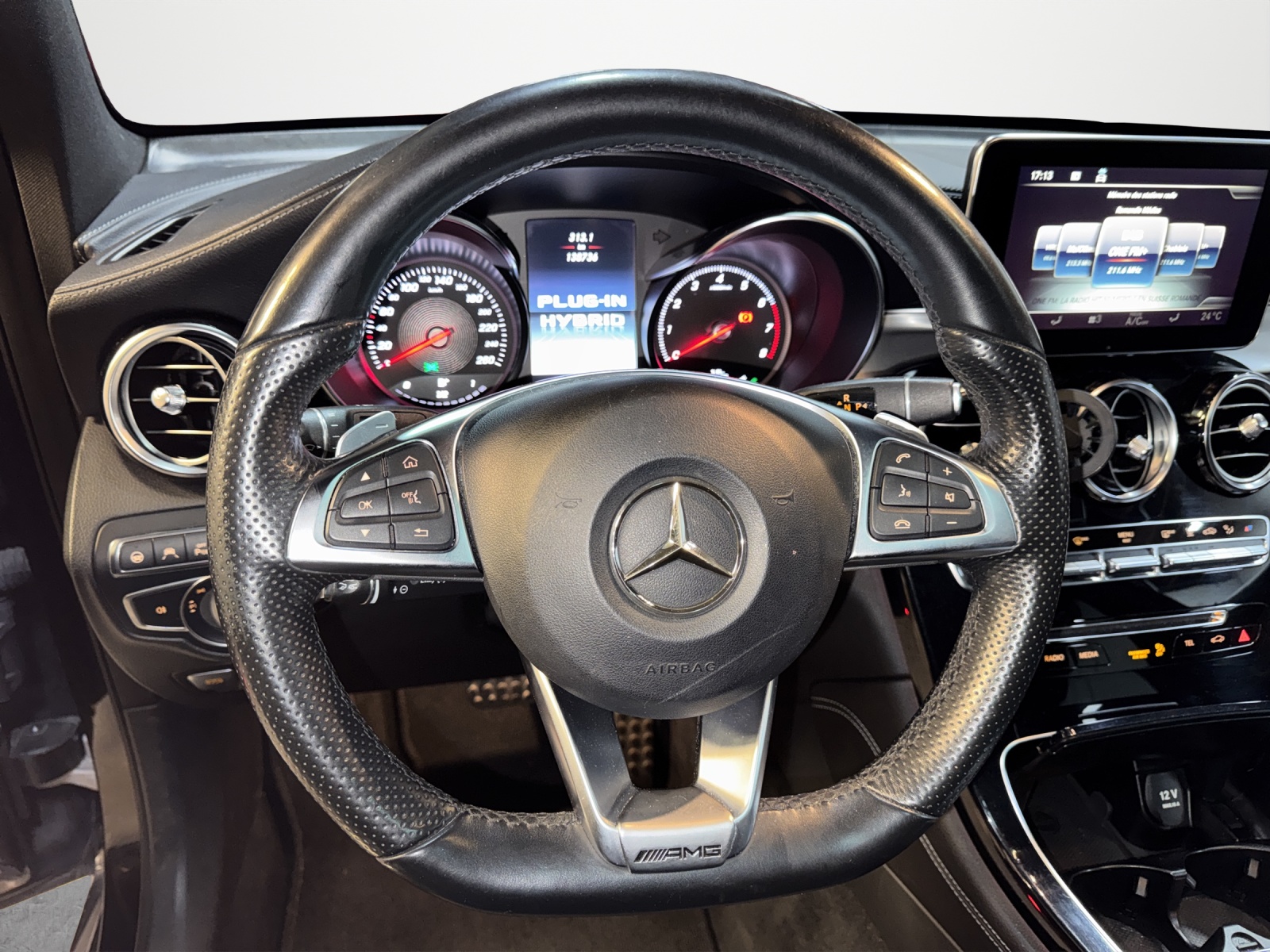 MERCEDES-BENZ GLC 350 e AMG Line 4Matic 7G-Tronic-image-11