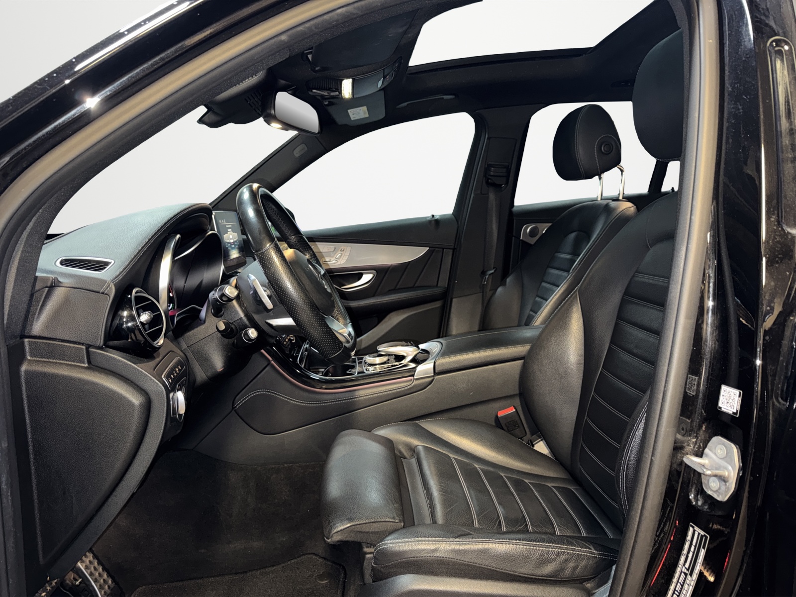 MERCEDES-BENZ GLC 350 e AMG Line 4Matic 7G-Tronic-image-9
