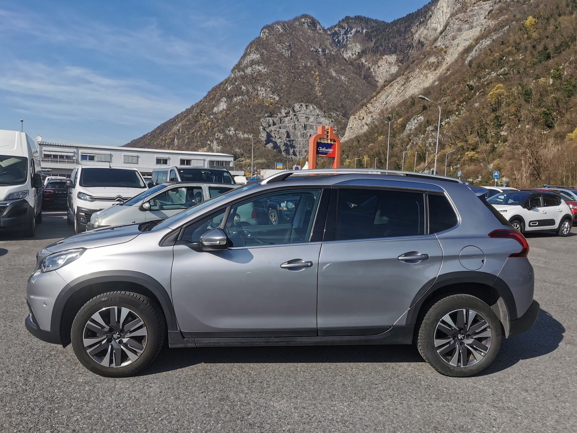 PEUGEOT 2008 1.2 PureTech Allure-image-1