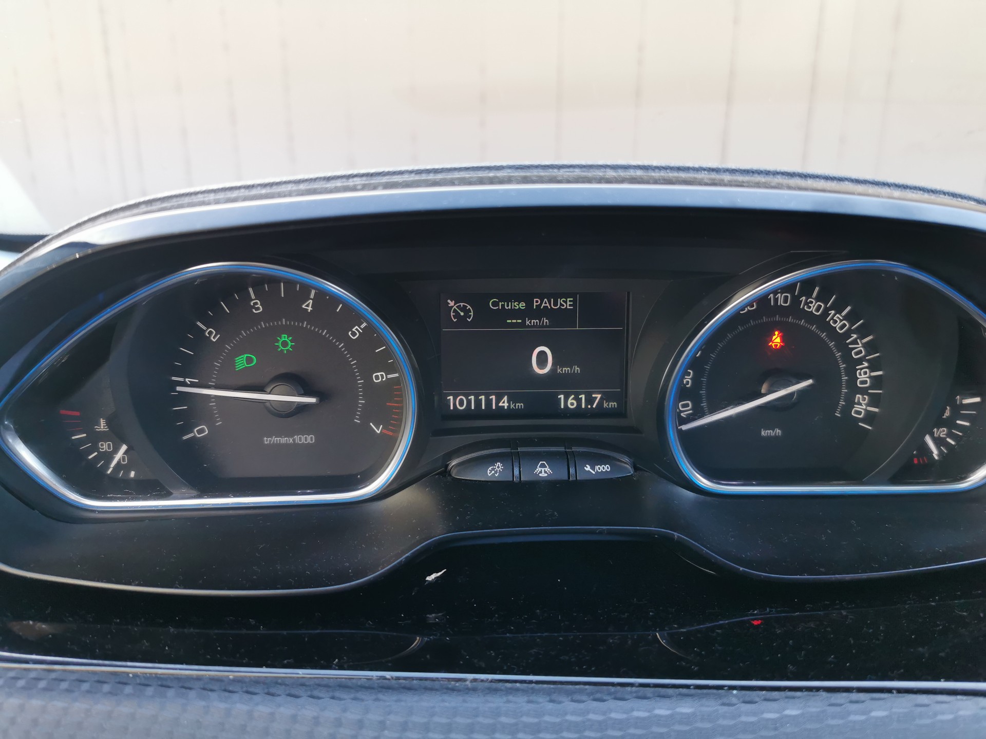 PEUGEOT 2008 1.2 PureTech Allure-image-11