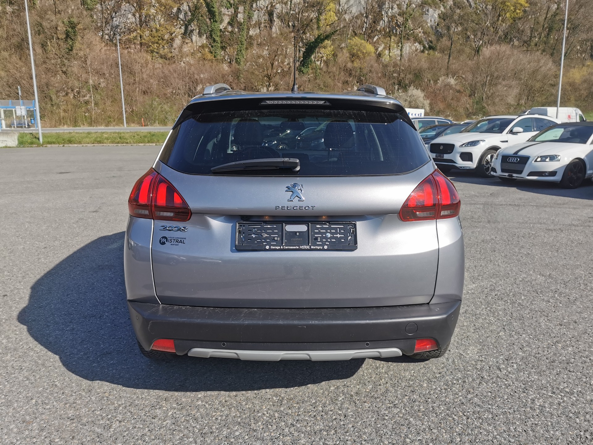 PEUGEOT 2008 1.2 PureTech Allure-image-5
