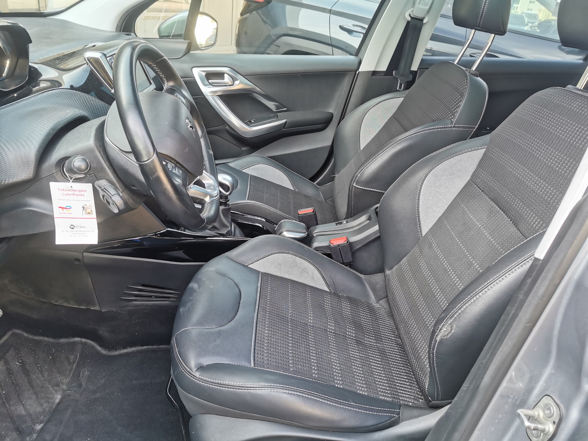 PEUGEOT 2008 1.2 PureTech Allure-image-10