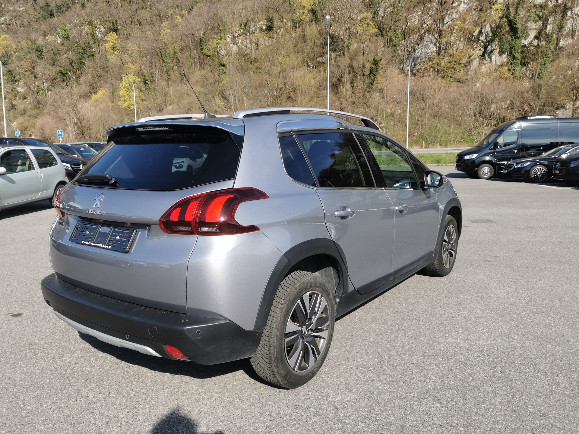 PEUGEOT 2008 1.2 PureTech Allure-image-4