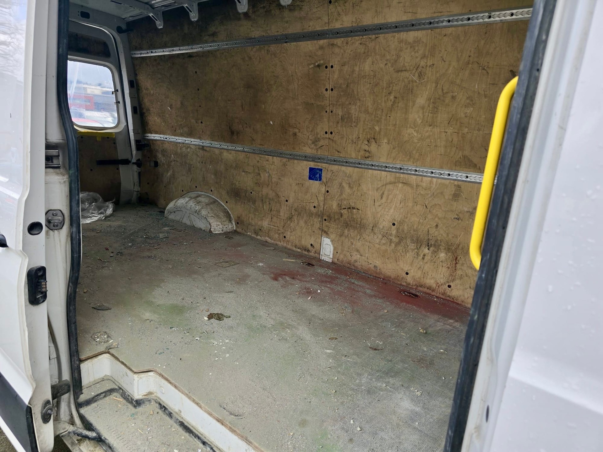 VW Crafter 35 2.0 TDI L4 4Motion-image-8