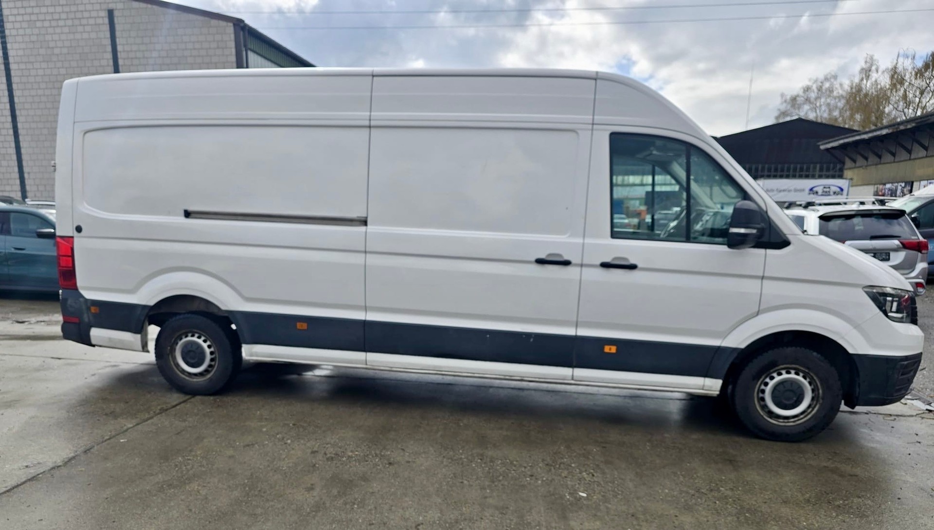 VW Crafter 35 2.0 TDI L4 4Motion-image-2