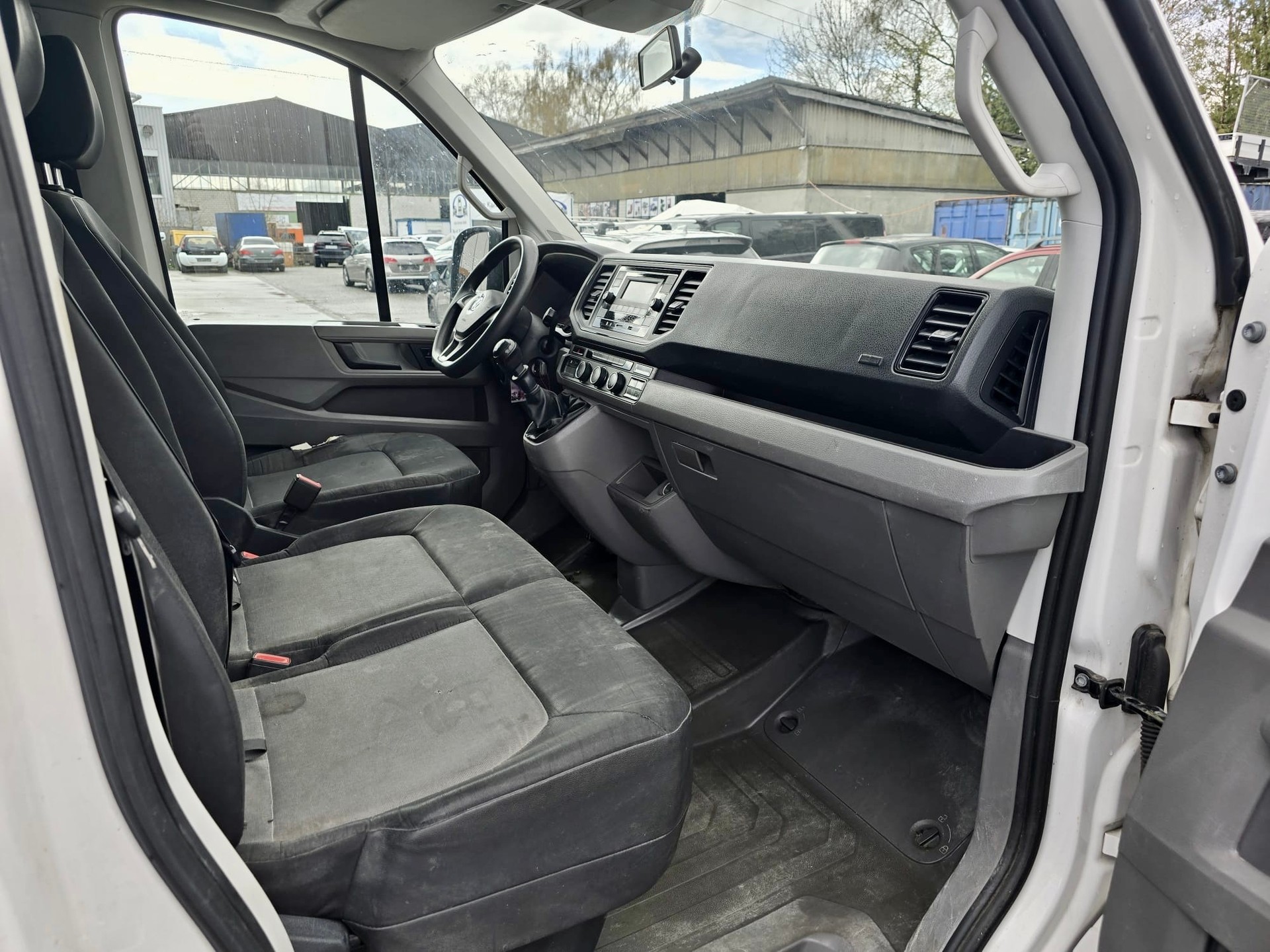 VW Crafter 35 2.0 TDI L4 4Motion-image-11