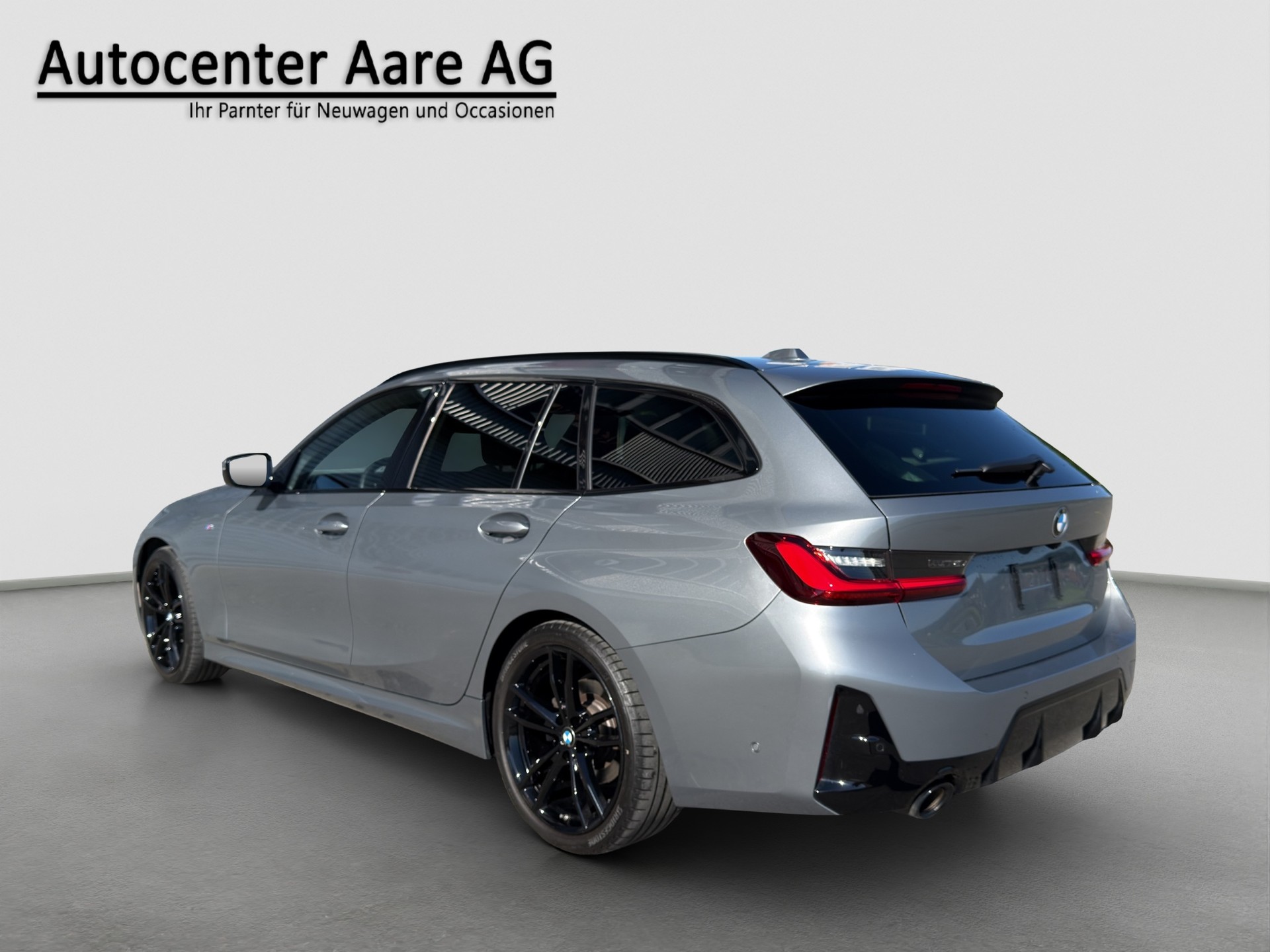 BMW 320d xDrive 48V Touring Steptronic M Sport-image-4