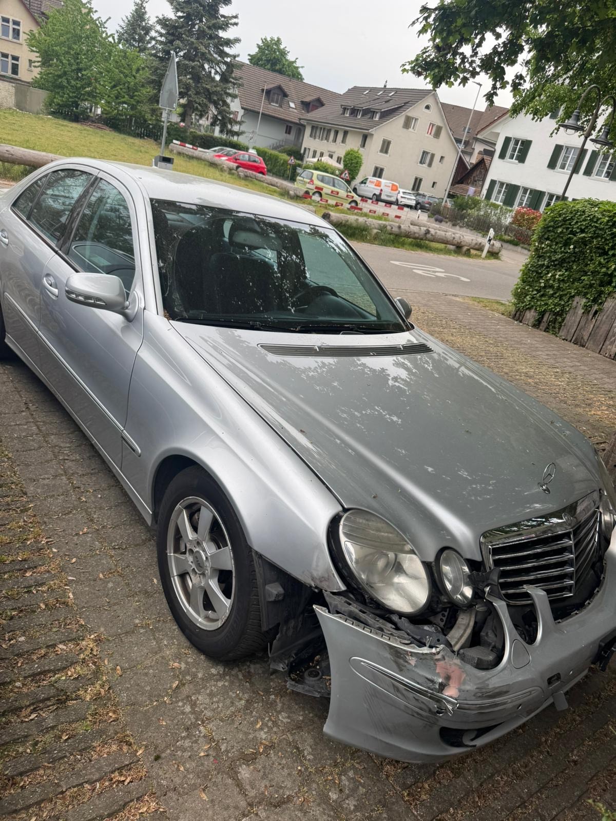MERCEDES-BENZ E 280