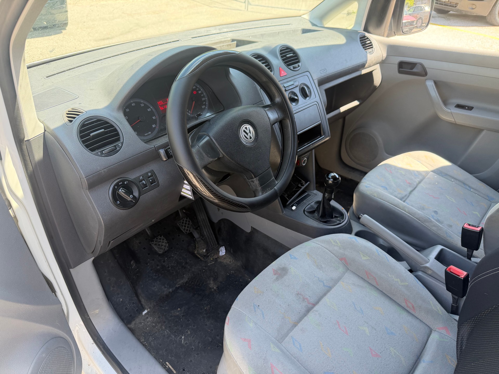 VW Caddy 1.4-image-5