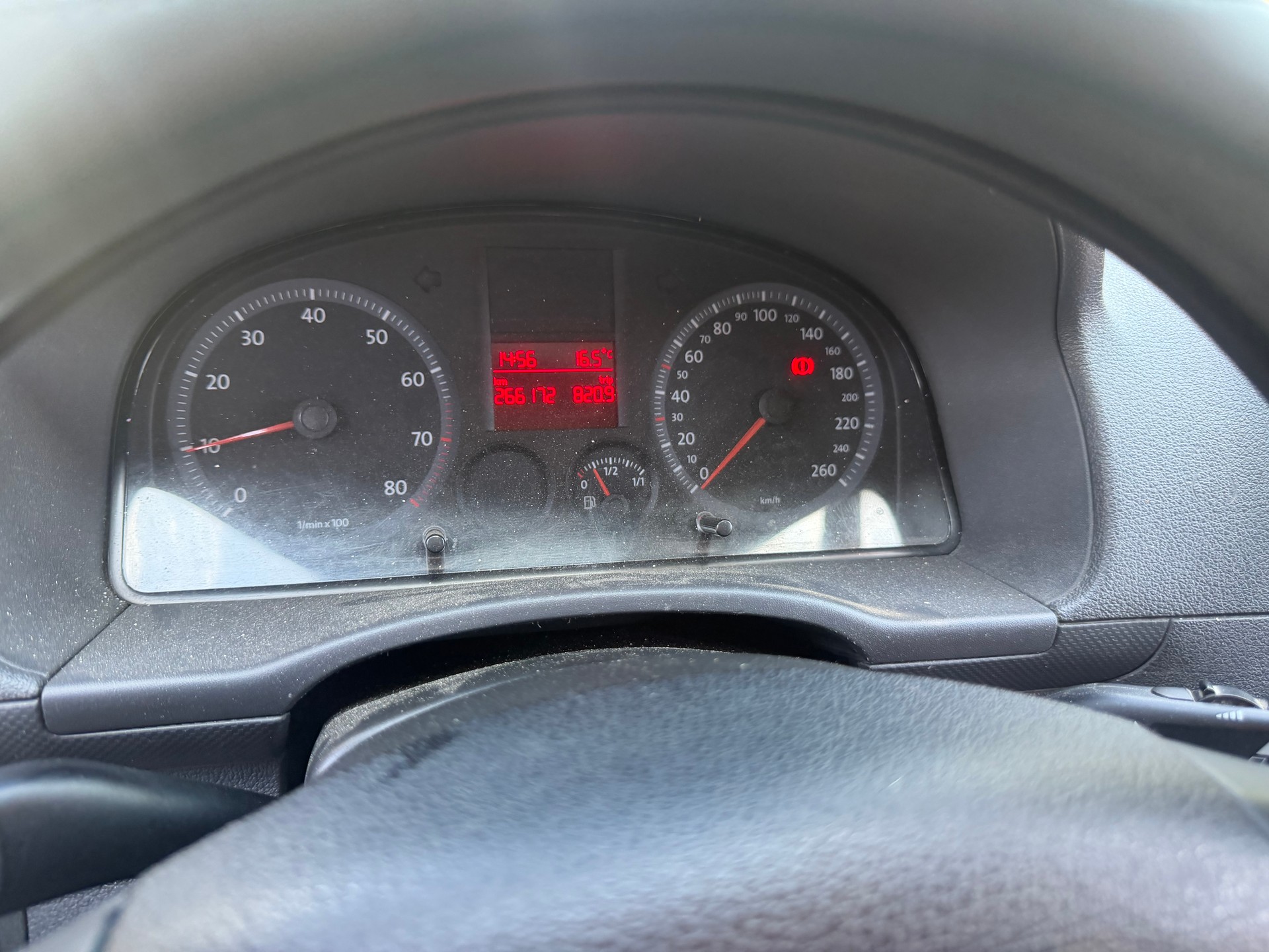 VW Caddy 1.4-image-6