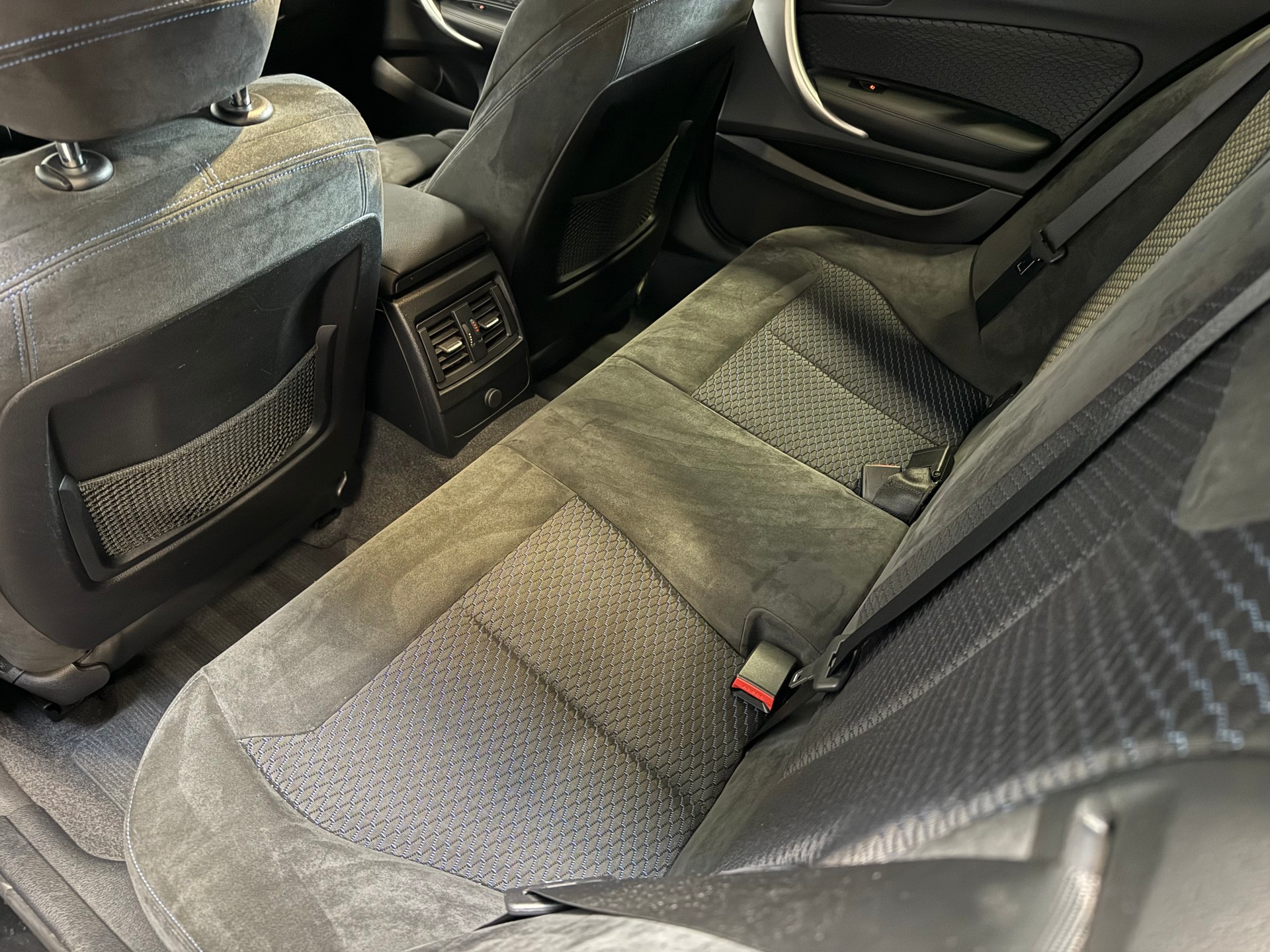 BMW 120d xDrive SAG-image-12