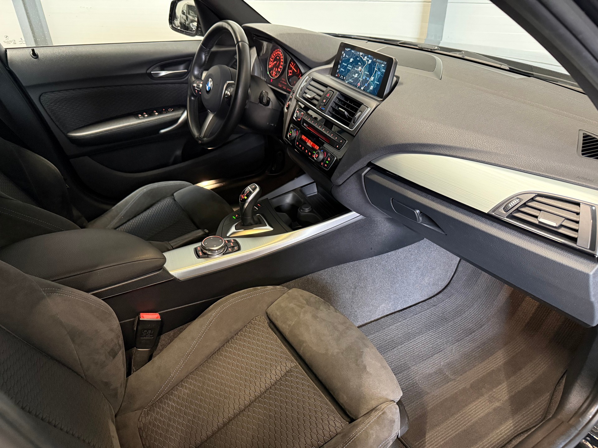 BMW 120d xDrive SAG-image-8