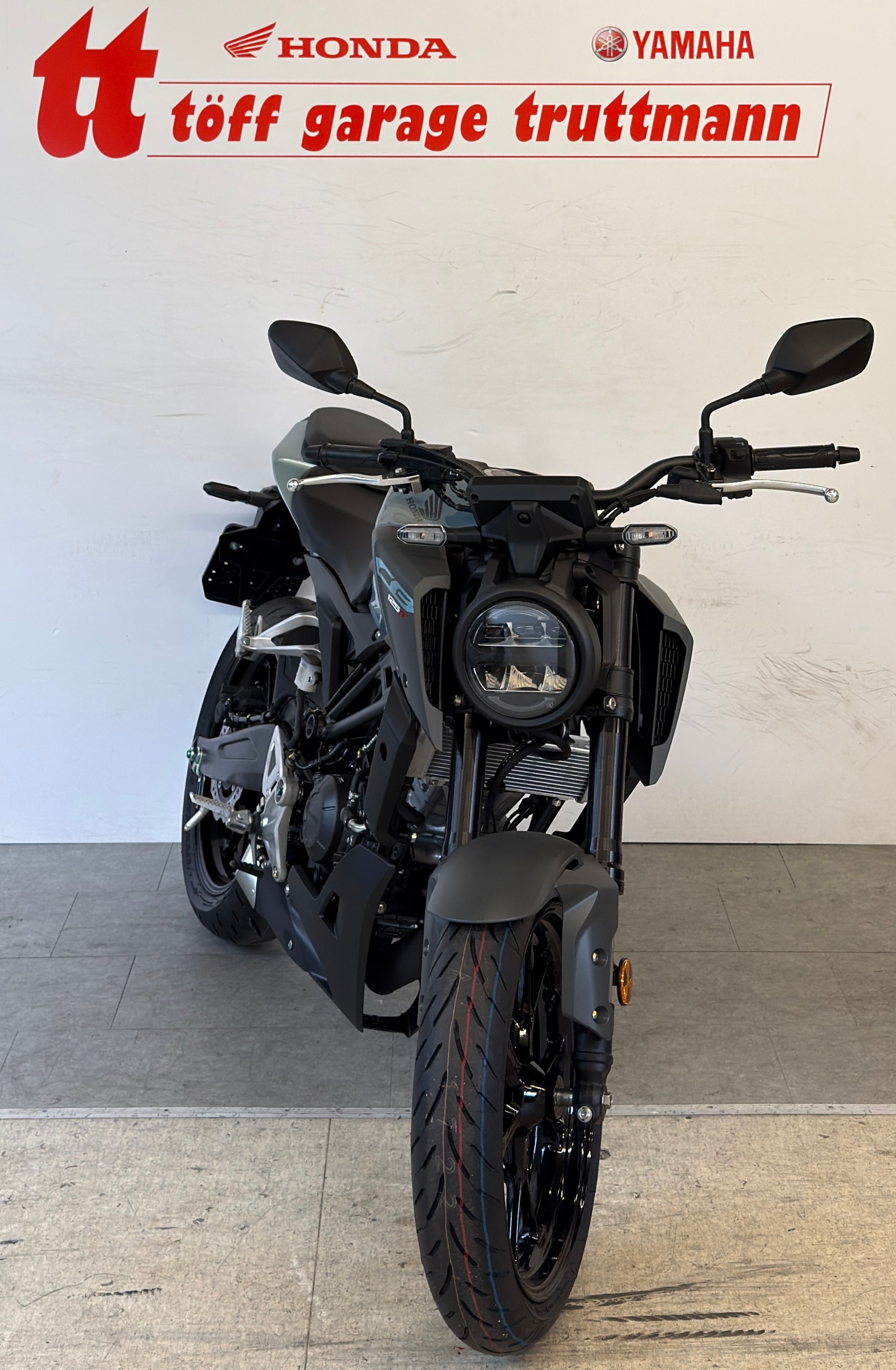 HONDA CB 125 R-showroom-element-2