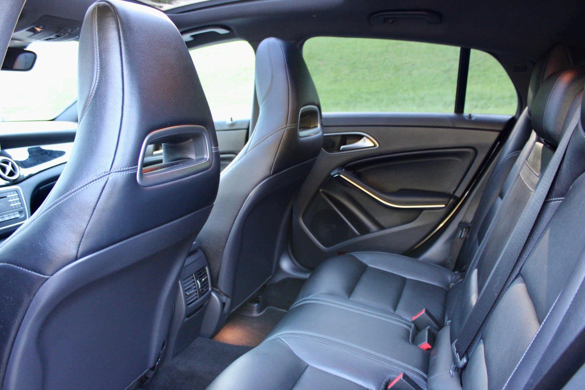 MERCEDES-BENZ CLA Shooting Brake 200 d AMG Line 4Matic 7G-DCT-image-13