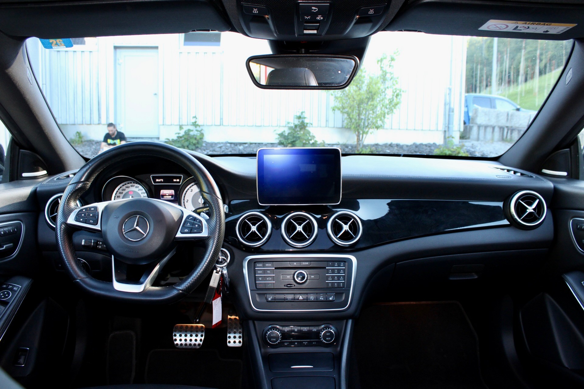 MERCEDES-BENZ CLA Shooting Brake 200 d AMG Line 4Matic 7G-DCT-image-9