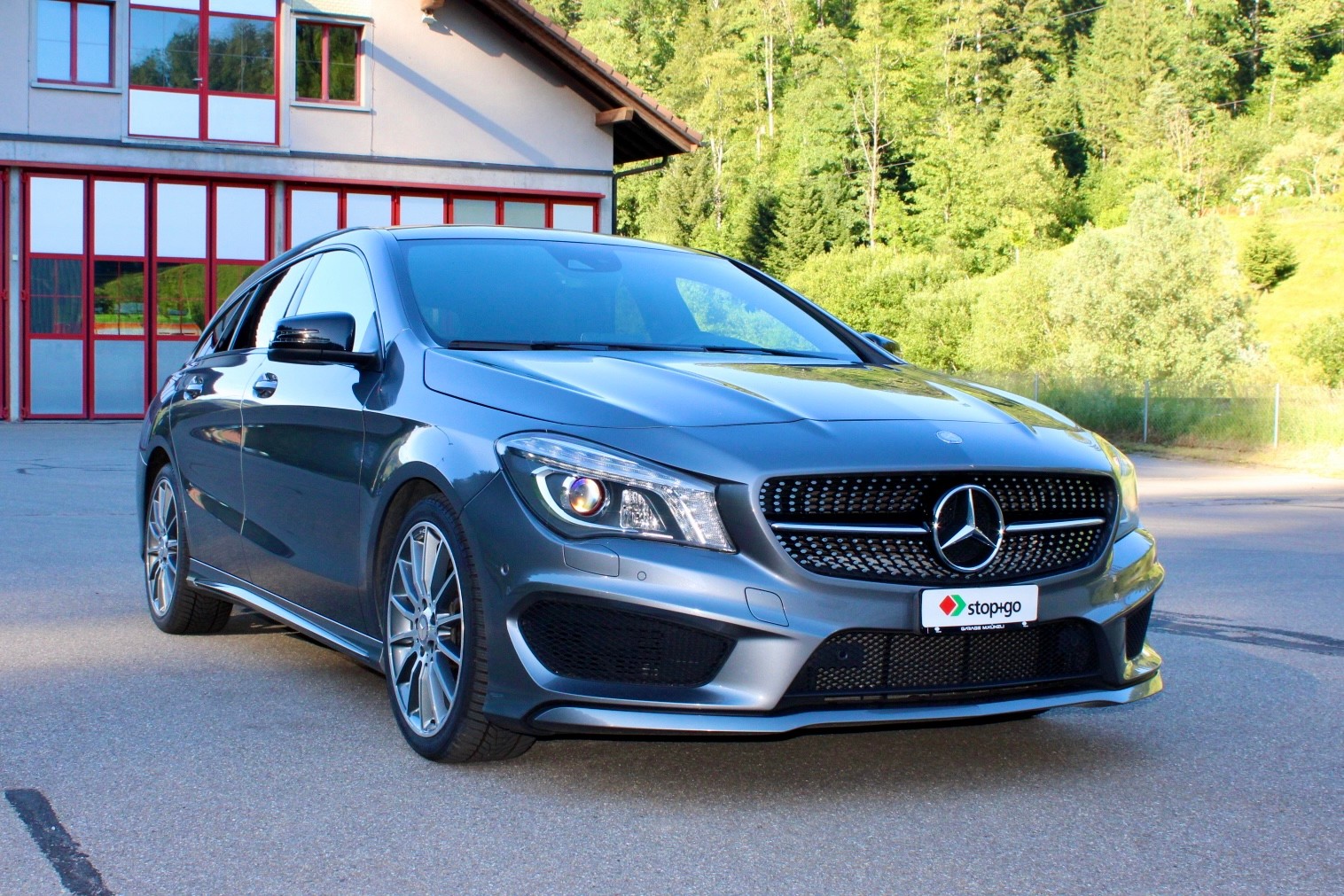 MERCEDES-BENZ CLA Shooting Brake 200 d AMG Line 4Matic 7G-DCT-showroom-element-2