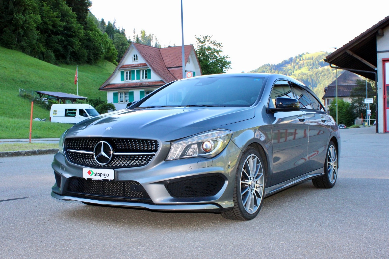 MERCEDES-BENZ CLA Shooting Brake 200 d AMG Line 4Matic 7G-DCT