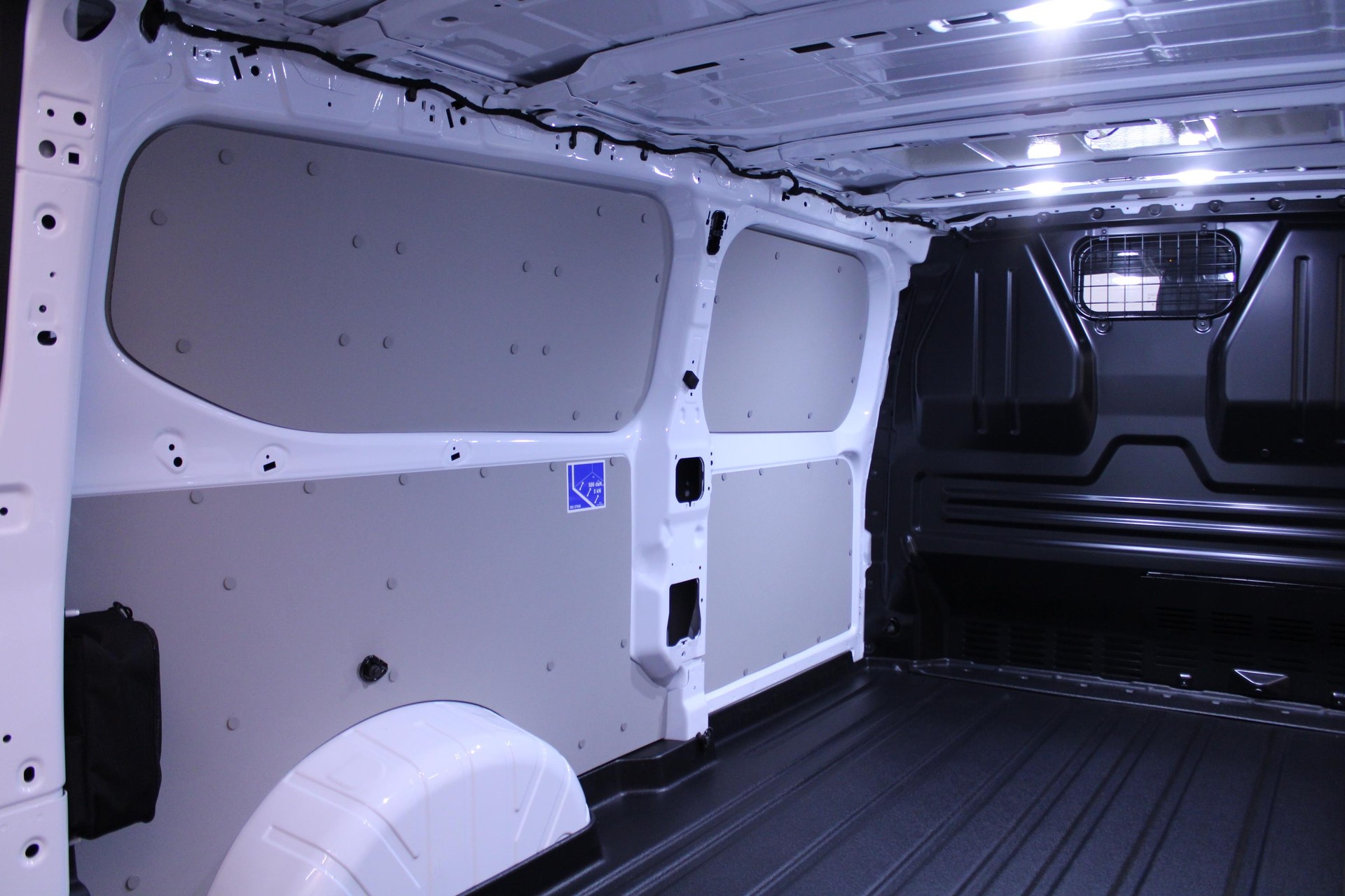 FORD E-Transit C Van 320 L1 Trend-image-6