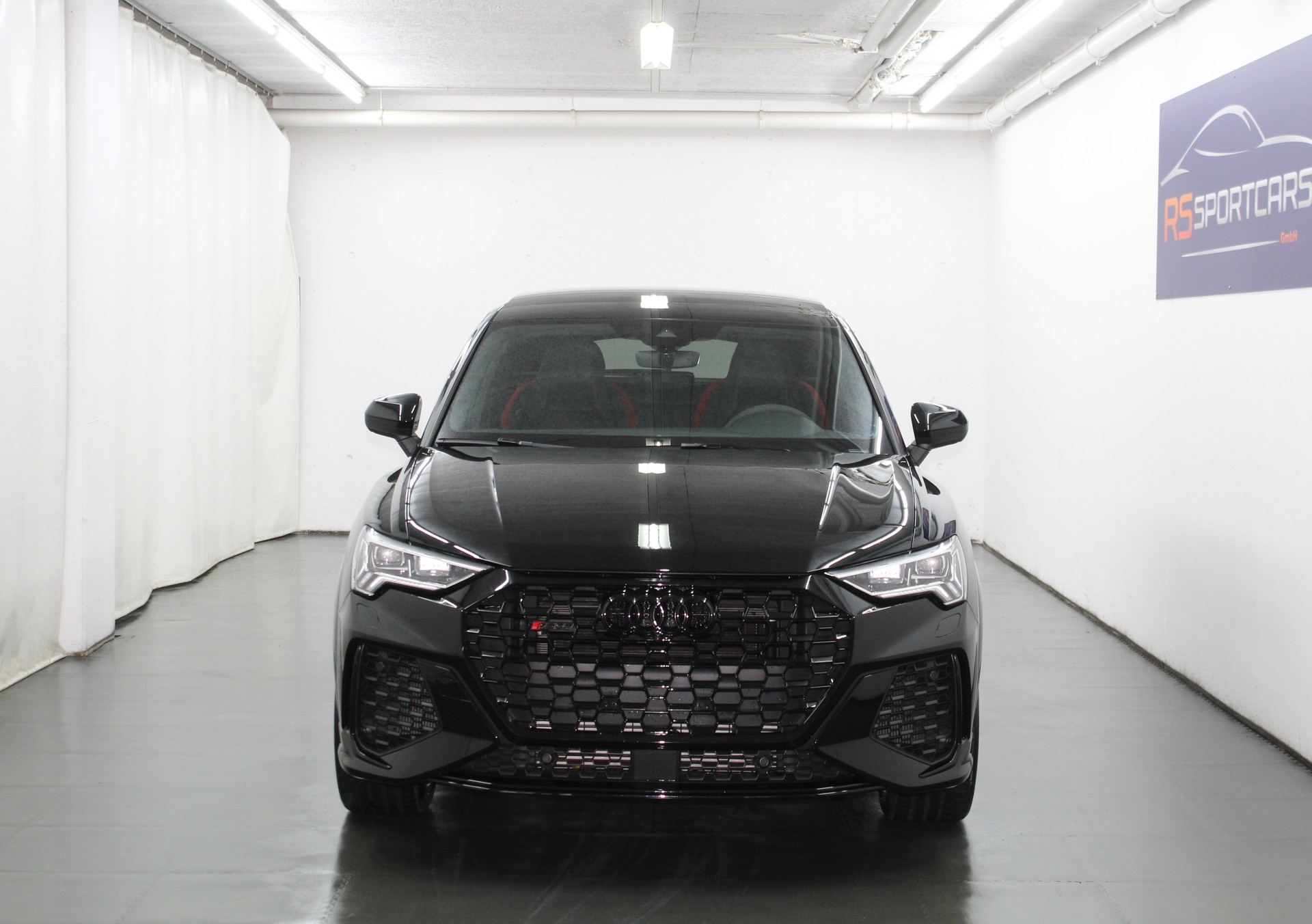 AUDI RS Q3 Sportback quattro S tronic RS-Designpaket rot / CH-Fahrzeug-showroom-element-2