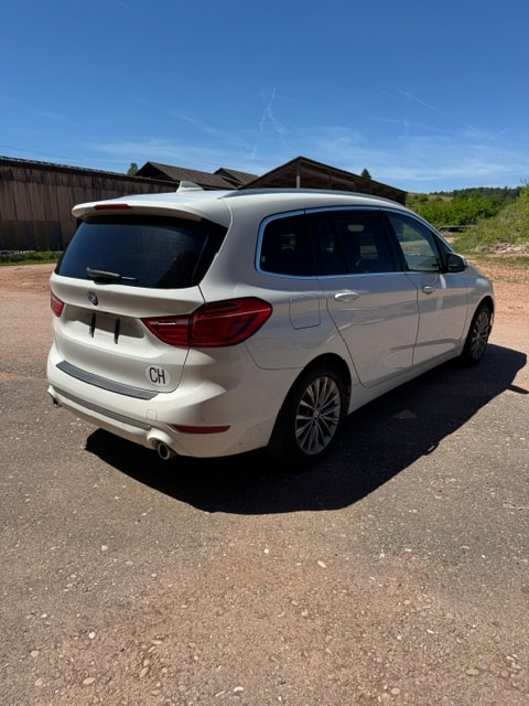BMW 218d xDrive Gran Tourer Steptronic Luxury Line-image-4
