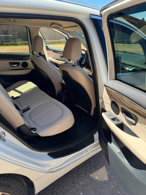 BMW 218d xDrive Gran Tourer Steptronic Luxury Line-image-18