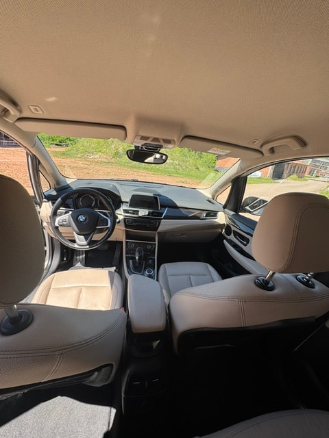 BMW 218d xDrive Gran Tourer Steptronic Luxury Line-image-16