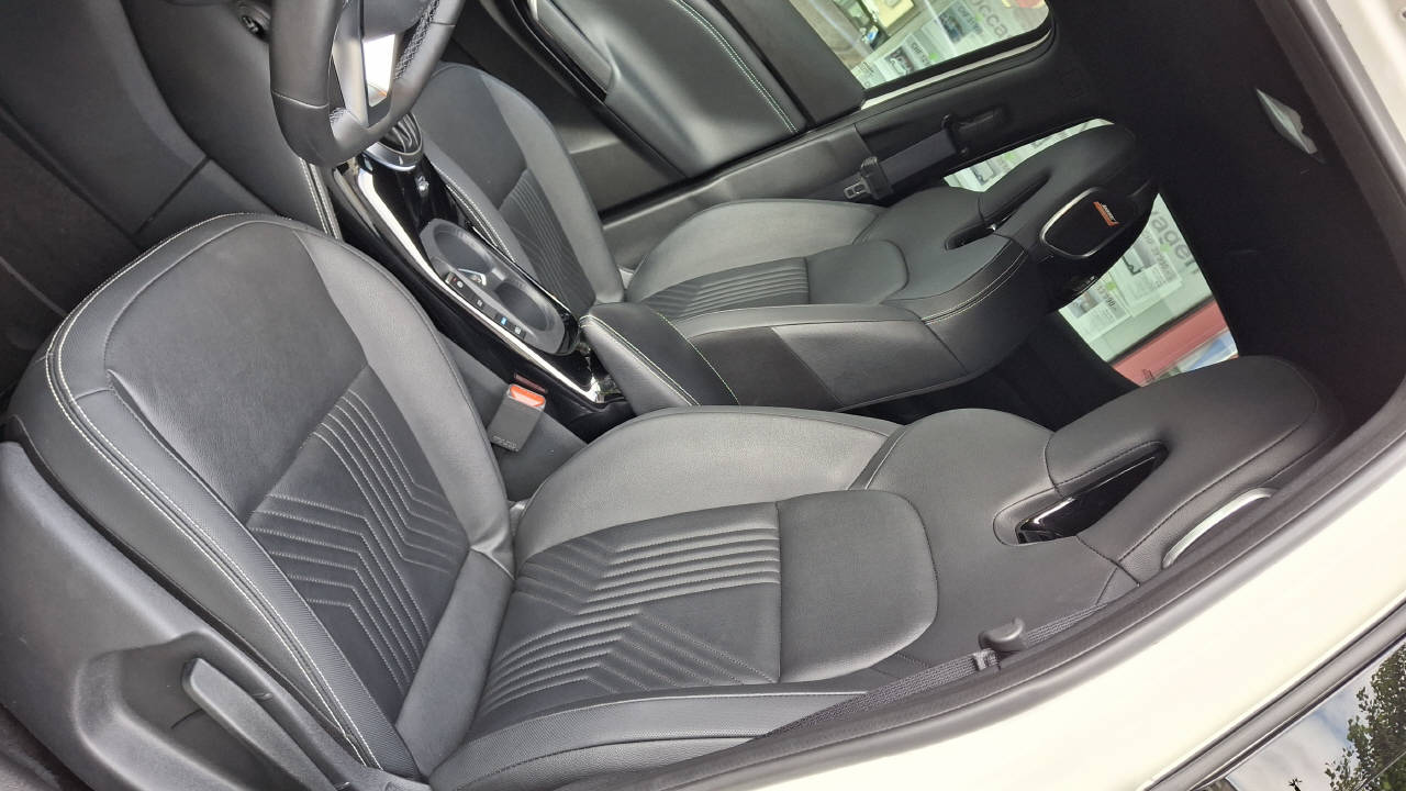 NISSAN Juke 1.6 Hybrid Tekna-image-8