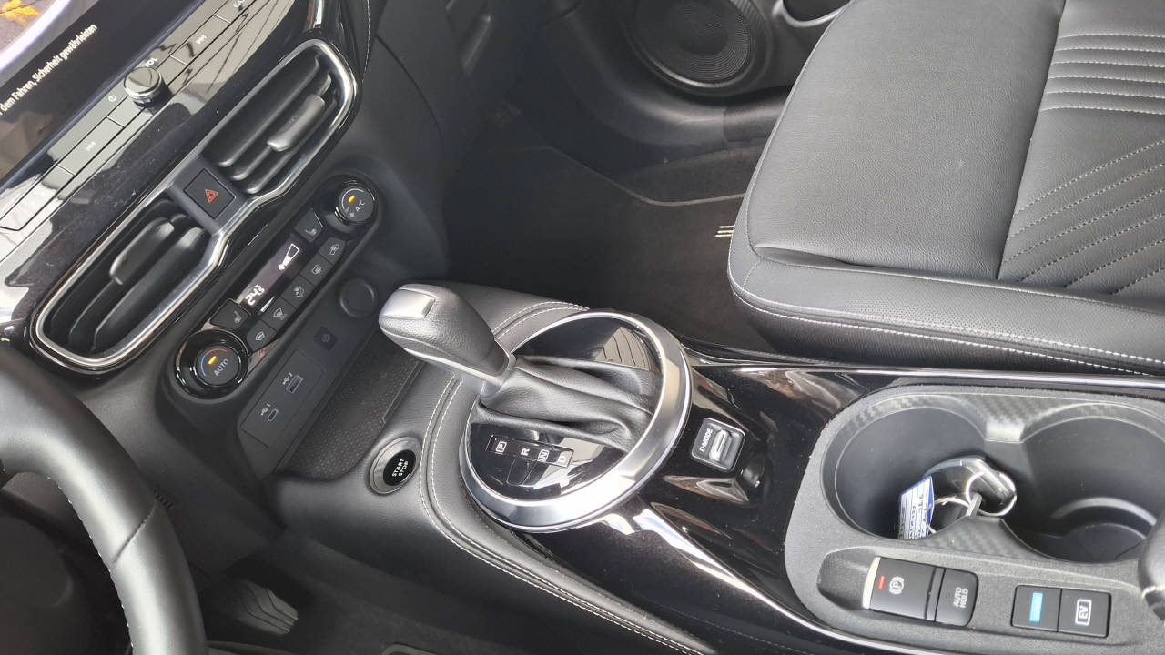 NISSAN Juke 1.6 Hybrid Tekna-image-13
