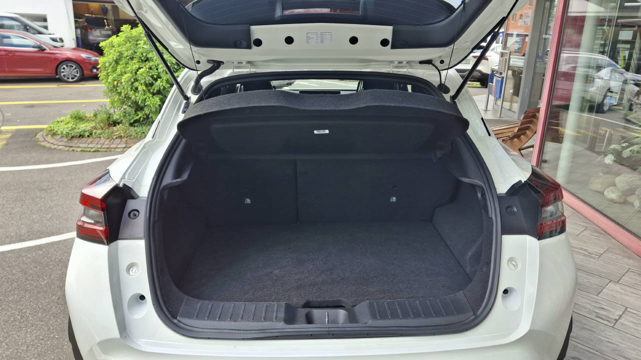 NISSAN Juke 1.6 Hybrid Tekna-image-5