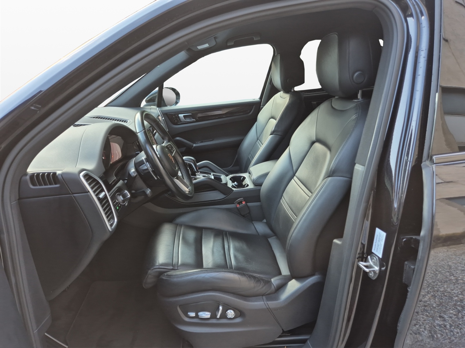 PORSCHE Cayenne-image-8