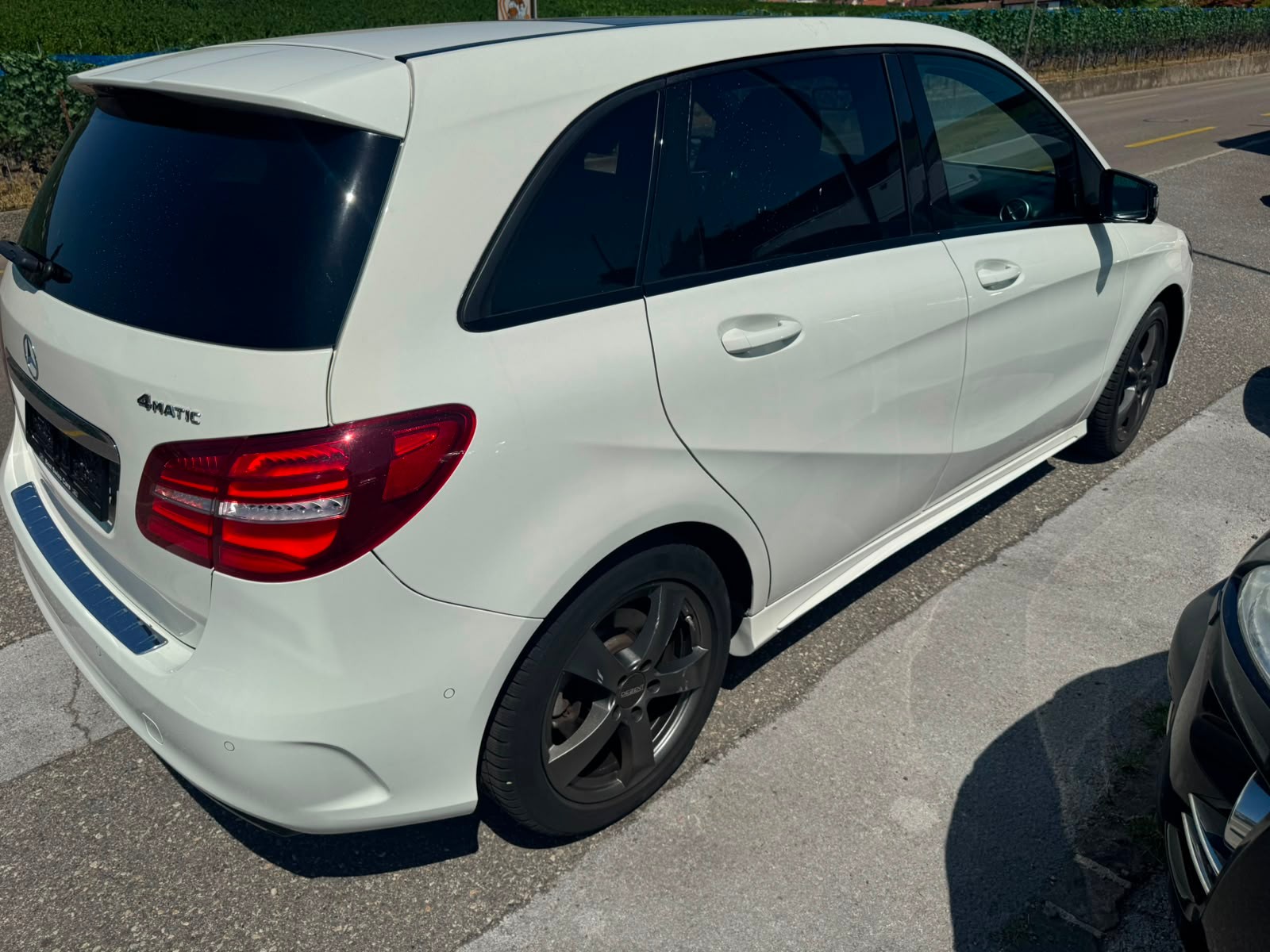 MERCEDES-BENZ B 220 AMG Line 4Matic 7G-DCT-image-5
