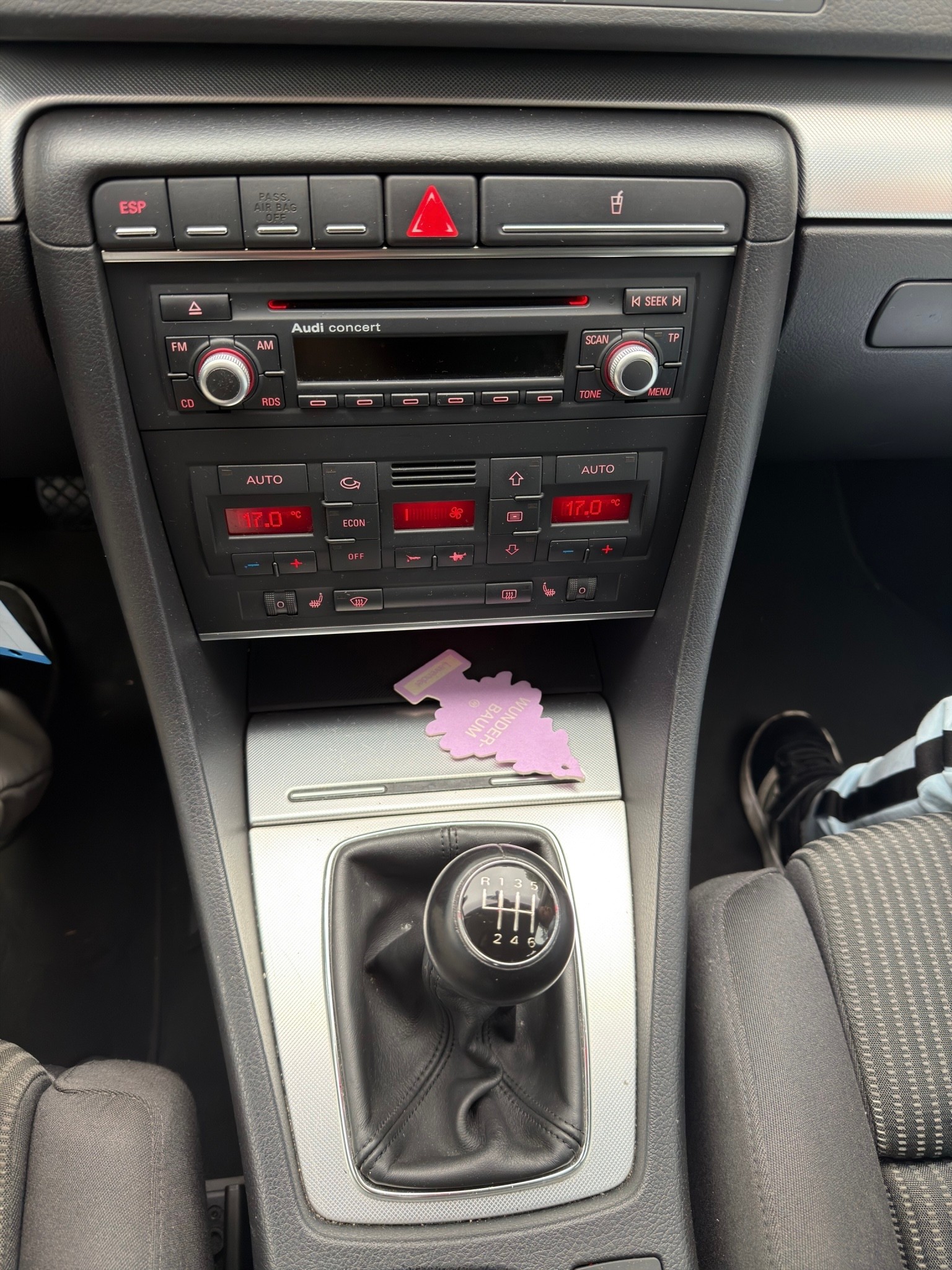 AUDI A4 Avant 2.0 TDI-image-13